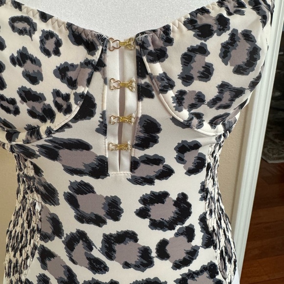 Guess Cheetah bodysuit with black mini pencil skirt - Picture 2 of 12